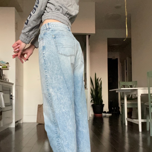 Light wash mom jean - Picture 2 of 3